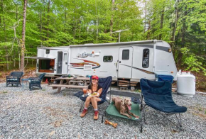 Rv in The woods of Roscoe Pet friendly